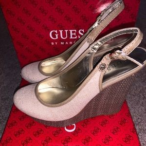Guess closed toed sandal size 8